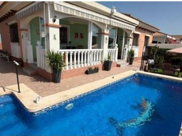 villa en Venta en Los Montesinos. ETRV T9628