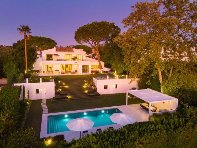Villa en venta en Marbella con 6 dormitorios, 8 baños, 5 bañ. 484m² Marbella