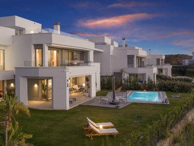 Villa en venta en Marbella Este, Marbella con 4 dormitorios. 400m² Marbella