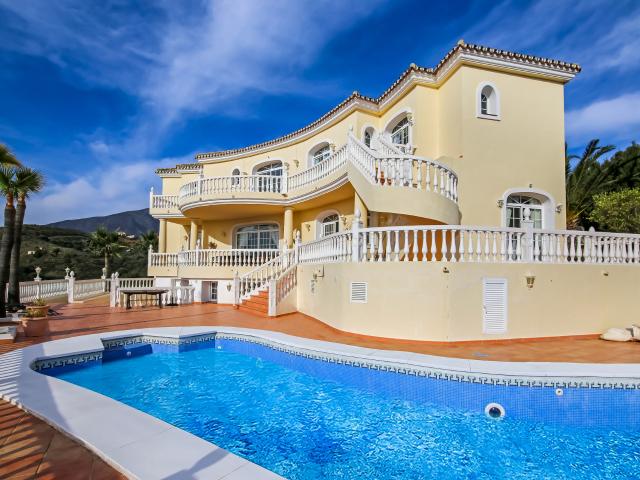 INVERSORES: Villa de lujo en Mijas Golf con capacidad para 14 personas y gran potencial de plusvalía