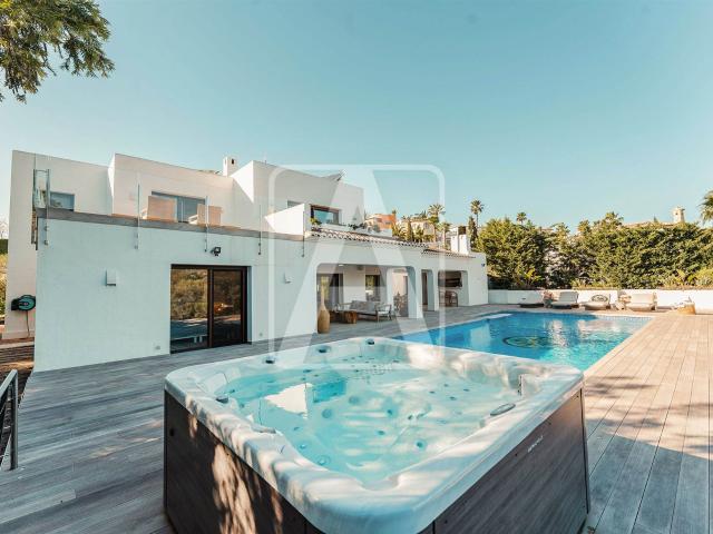 Villa en venta en Moraira, en urbanización Paichi, situada e. 530m² Moraira