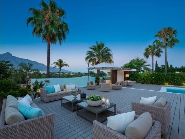 Villa en venta en Nueva Andalucia, Marbella con 5 dormitorio. 454m² Marbella