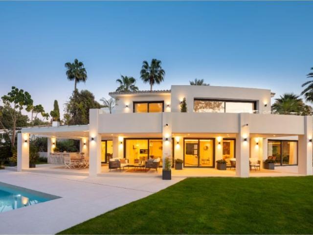 Villa en venta en Nueva Andalucia, Marbella con 5 dormitorio. 495m² Marbella