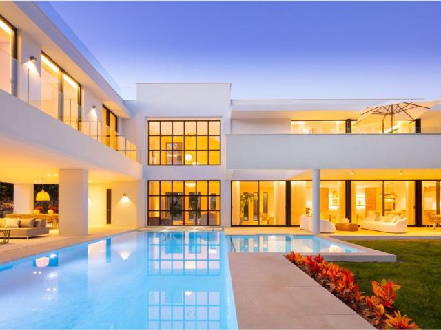 Villa en venta en Nueva Andalucia, Marbella con 5 dormitorio. 738m² Marbella