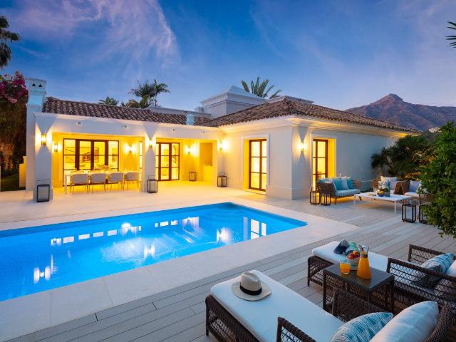 Villa en venta en Nueva Andalucia, Marbella con 5 dormitorio. 373m² Marbella