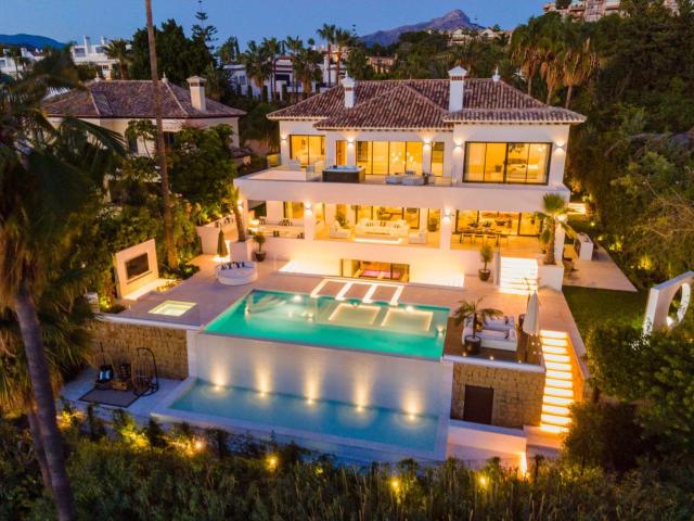 Villa en venta en Nueva Andalucia, Marbella con 6 dormitorio. 544m² Marbella