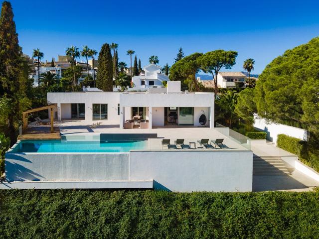 Villa en venta en Nueva Andalucia, Marbella con 6 dormitorio. 550m² Marbella