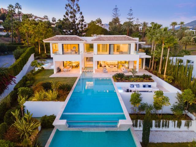 Villa en venta en Nueva Andalucia, Marbella con 6 dormitorio. 921m² Marbella