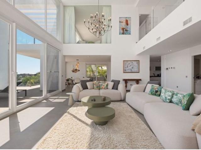 Villa en Venta en Ojén, Málaga