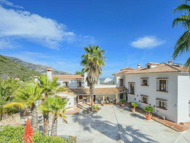 Villa en venta en Ojén Málaga