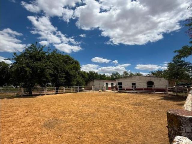 Villa en Venta en Olivares de Júcar, Sevilla