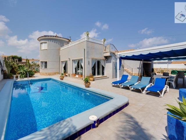 Villa en venta en Orihuela Alicante