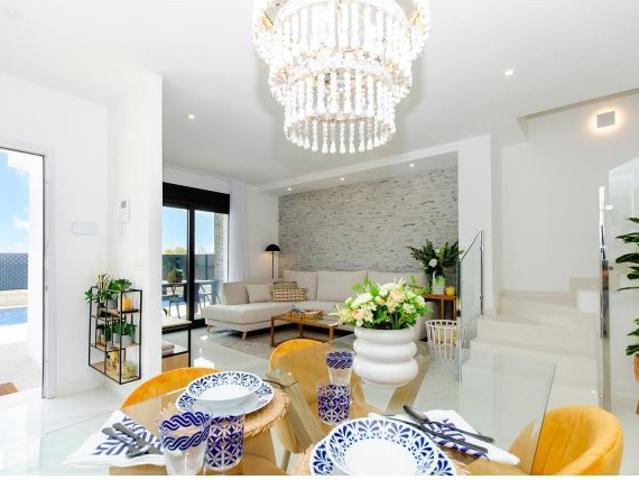 Villa en Venta en Orihuela, Alicante