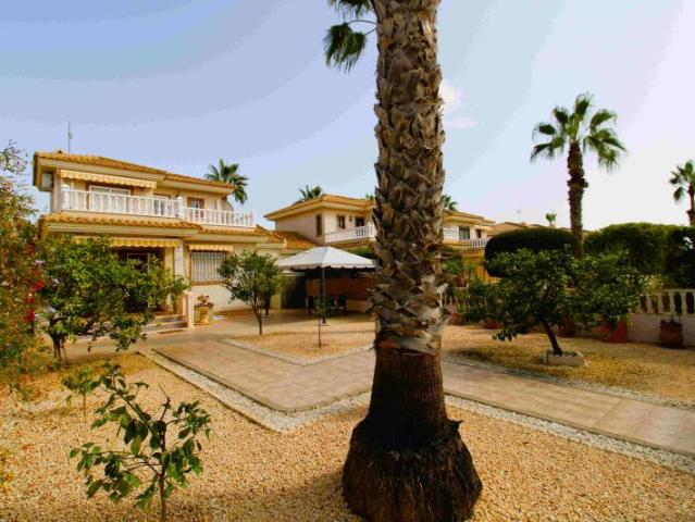 Villa en venta en Orihuela Alicante