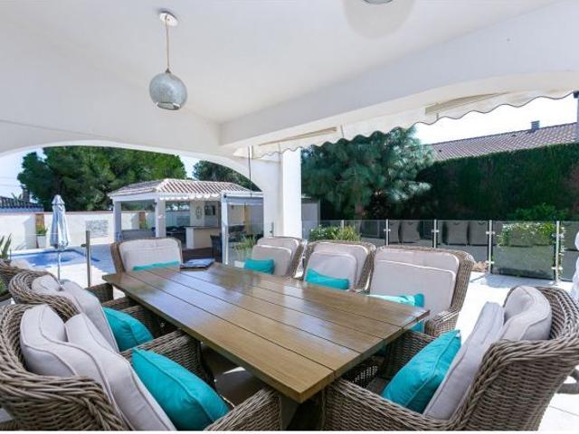 Villa en Venta en Orihuela Costa, Alicante