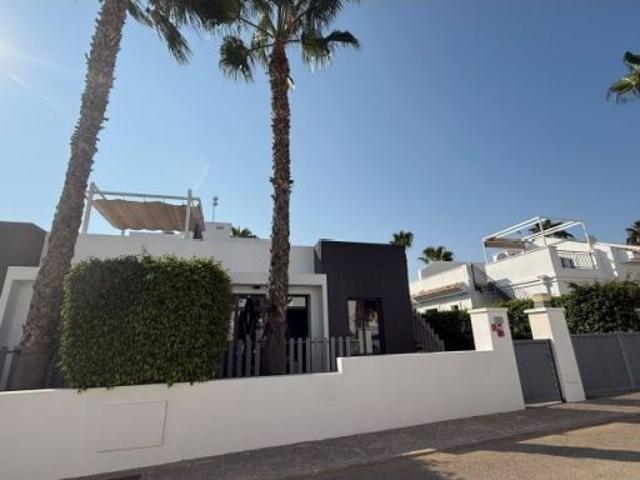 Villa en Venta en Orihuela Costa, Alicante