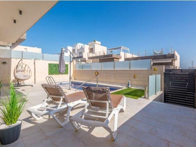 Villa en Venta en Orihuela Costa, Alicante