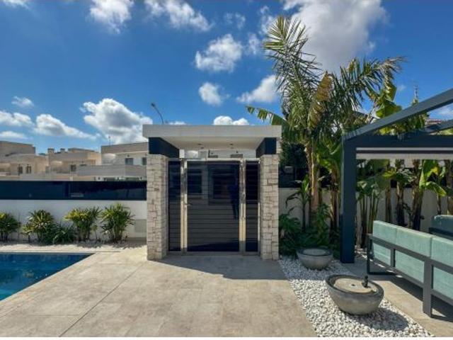 Villa en Venta en Orihuela Costa, Alicante