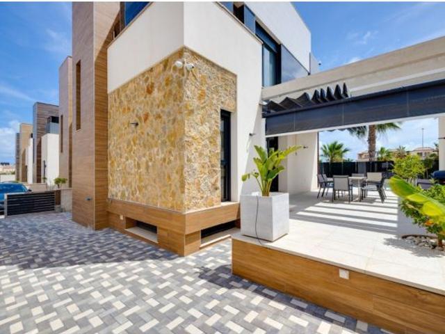 Villa en Venta en Orihuela Costa, Alicante