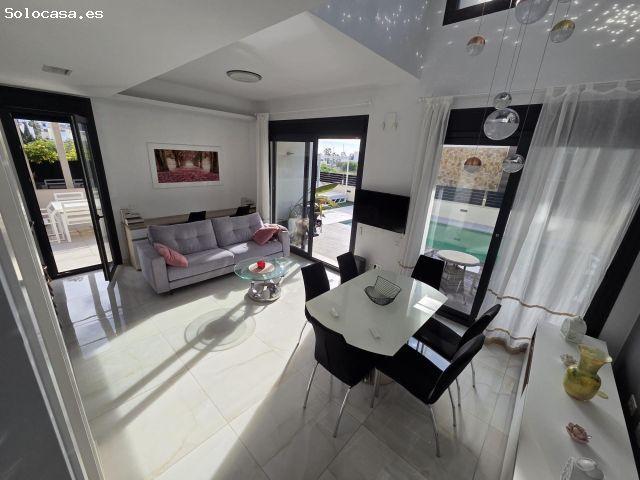 Villa en Venta en Orihuela Costa, Alicante