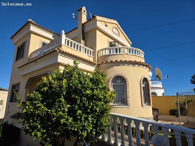 Villa en Venta en Orihuela Costa, Alicante