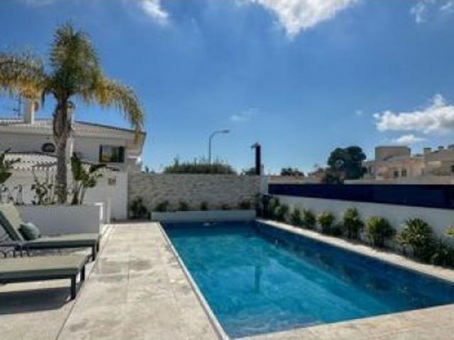 villa en Venta en Orihuela Costa. ETRV T9751