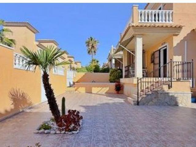 villa en Venta en Orihuela. ETRV T9540