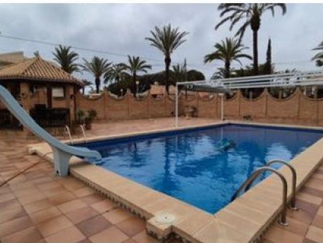 villa en Venta en Orihuela. ETRV T9692