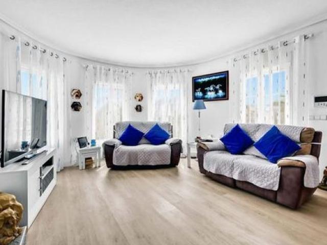 villa en Venta en Pinar De Campoverde. THER T376