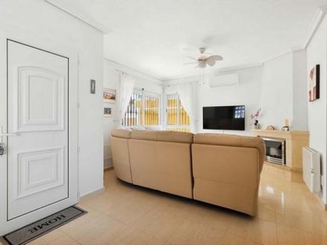 villa en Venta en Pinar De Campoverde. THER T413