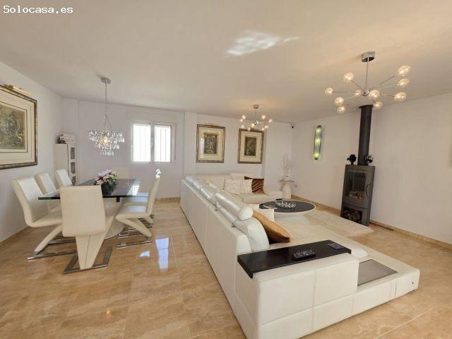 Villa en Venta en Pinoso, Alicante