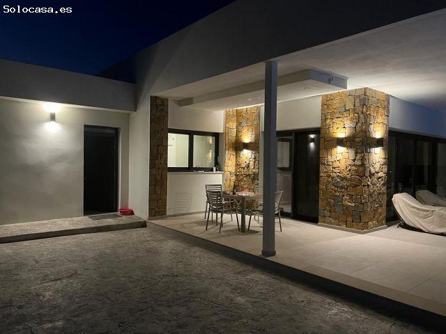 Villa en Venta en Pinoso, Alicante