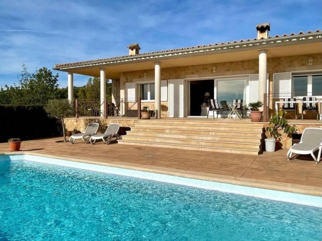 Villa en venta en Puntiró con increíbles vistas y licencia vacacional