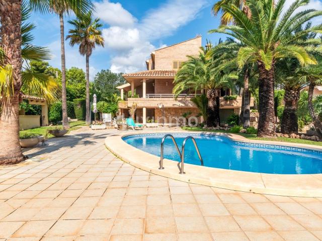 Villa en venta en pueblo levante con piscina privada 350m² Benidorm