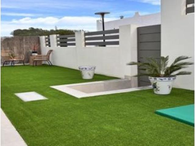 Villa en Venta en San Miguel de Salinas, Alicante
