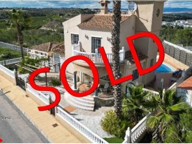 Villa en Venta en San Miguel de Salinas, Alicante