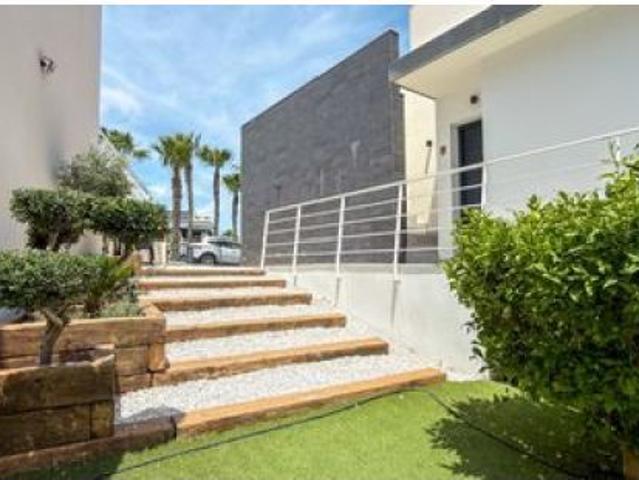 villa en Venta en San Miguel De Salinas. ETRV T9577