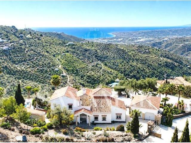 Villa en venta en Sayalonga Málaga