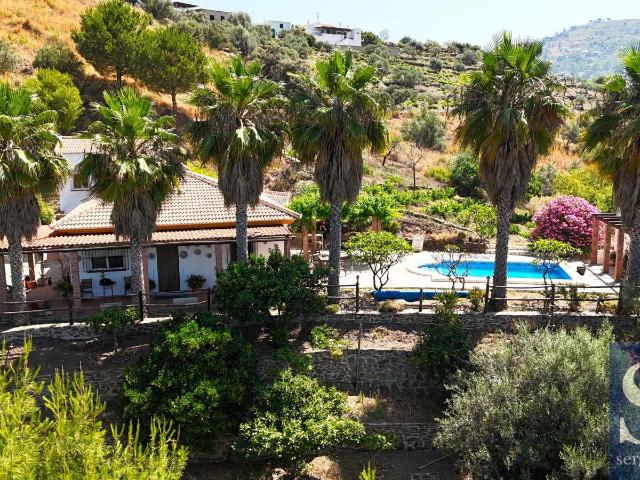 Villa en venta en Sayalonga Málaga