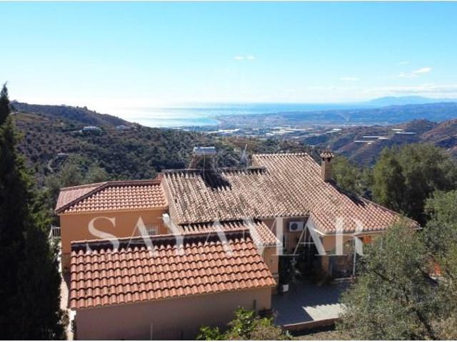 Villa en venta en Sayalonga Málaga