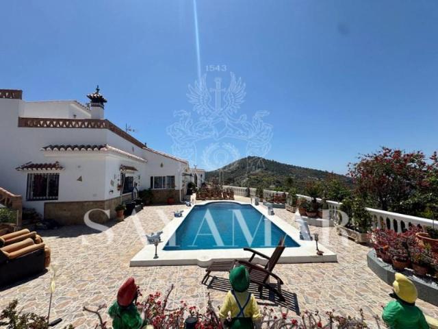 Villa en venta en Sayalonga Málaga