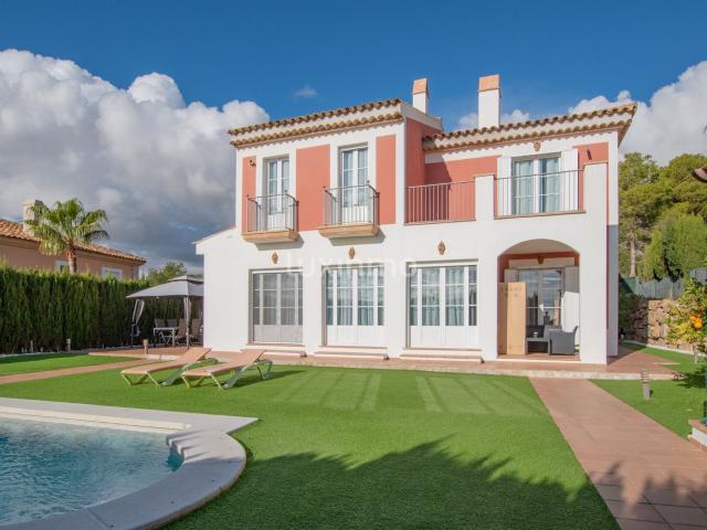 Villa en venta en Sierra Cortina 205m² Finestrat