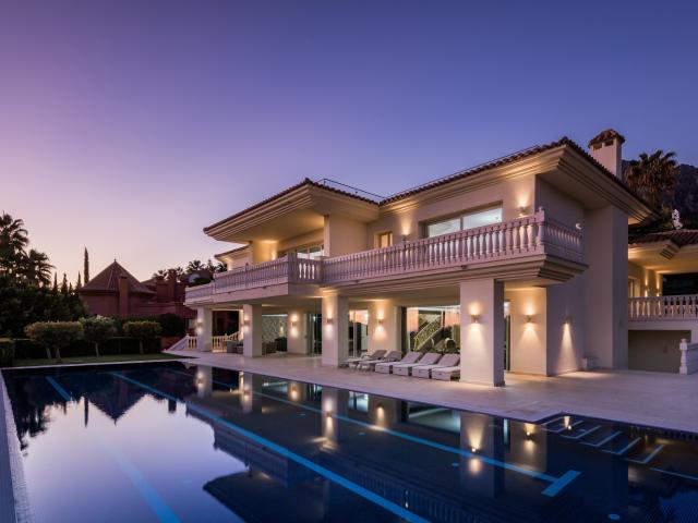 Villa en venta en Sierra Blanca, Marbella