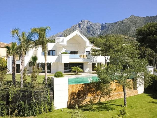 Villa en venta en Sierra Blanca, Marbella