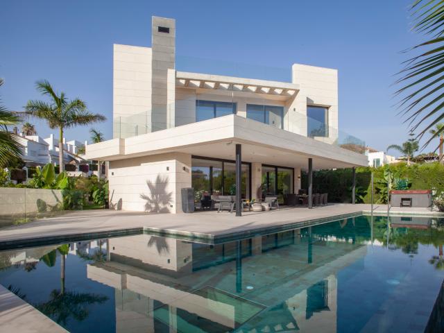 Villa en venta. Marbella