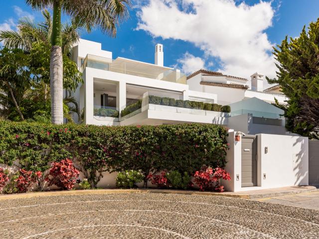 Villa en venta. Marbella