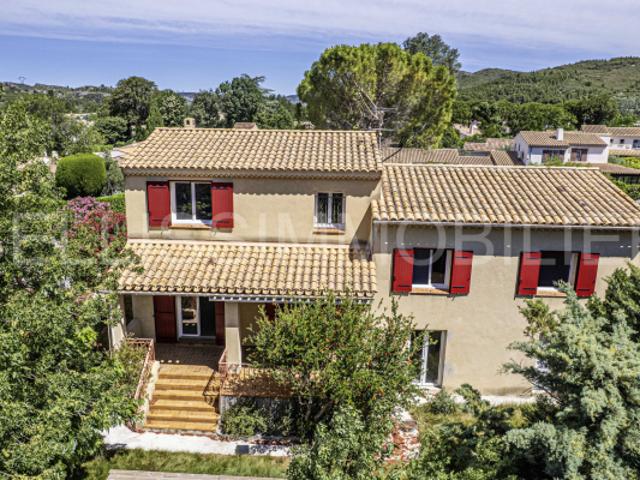 Villa en bel état remarquablement située