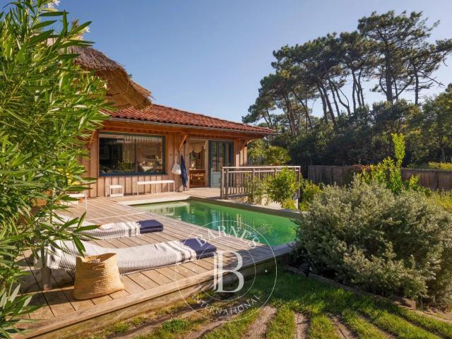 Villa En Bois Avec Piscine Dans Le Quartier Du Mimbeau Au Ca. 225m² Le Cap Ferret