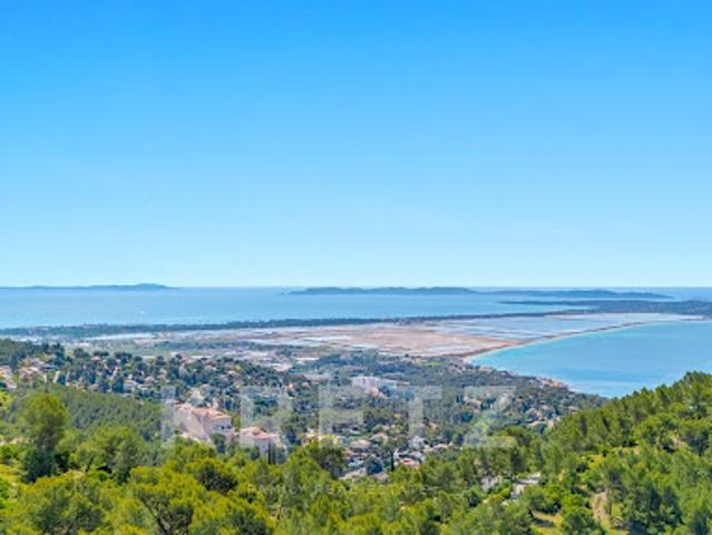 Villa en bord de mer avec jardin