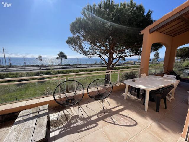 Villa en bord de mer avec jardin